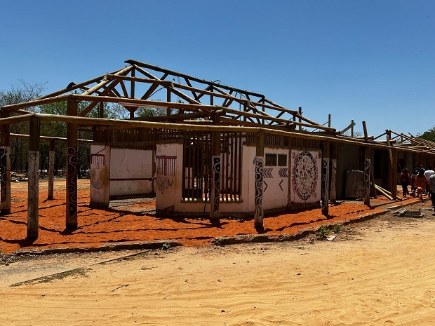 Além da reconstrução de parte da estrutura da unidade de ensino que foi destruída por um incêndio, as obras também contemplam melhorias de outros espaços e ampliação da escola na Reserva Xakriabá. Foto: Marcilene Maia